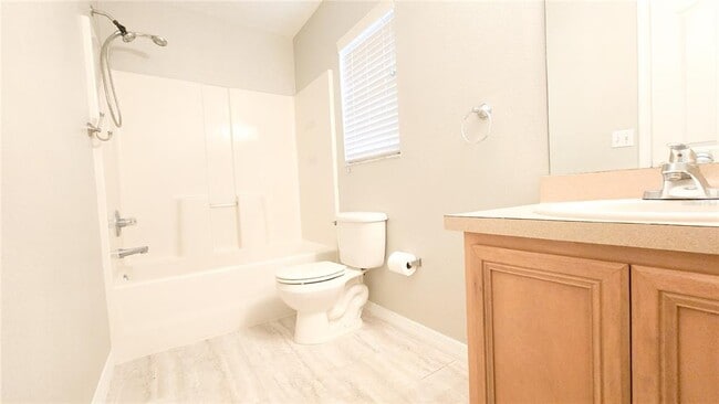 Building Photo - 6955 Lake Eaglebrooke Dr