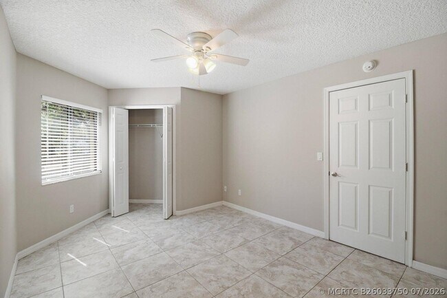 Building Photo - 2625 Heathcote Dr