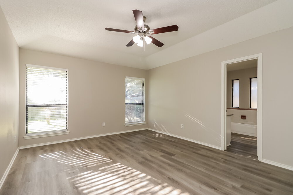 Building Photo - 6216 N Park Dr