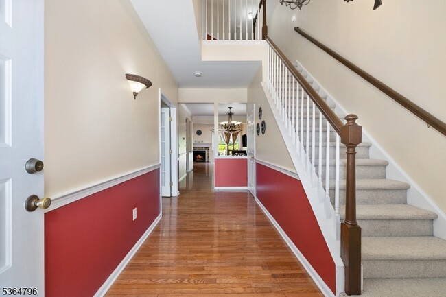 Building Photo - 28 Pinfold Ct