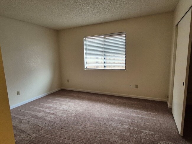 Building Photo - Adorable 3 bedroom 2 bath home