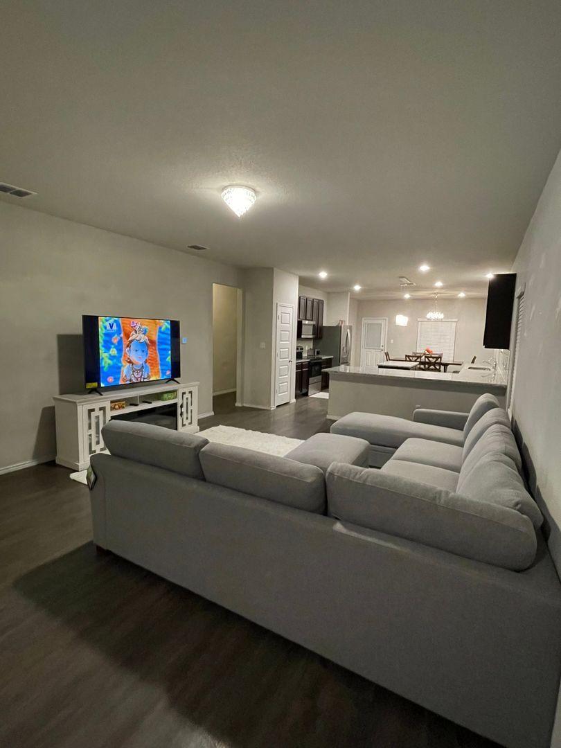 Building Photo - 331 Saddle Leaf