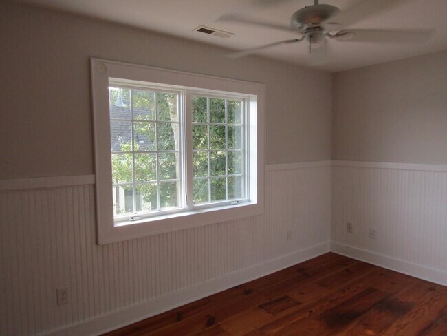 Building Photo - 703 Tradewind Ct