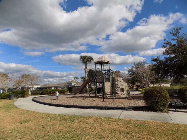 Building Photo - 1713 Chatsworth Cir