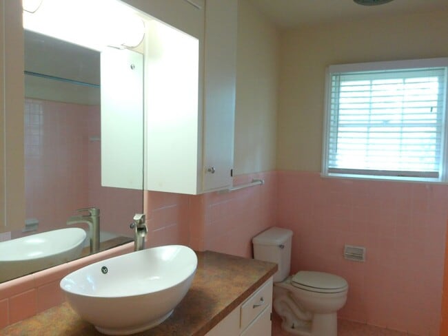 Building Photo - 530 Hopper Dr