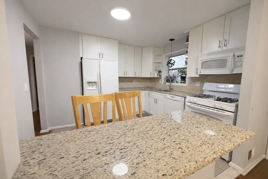 Building Photo - 2775 Morris Ave