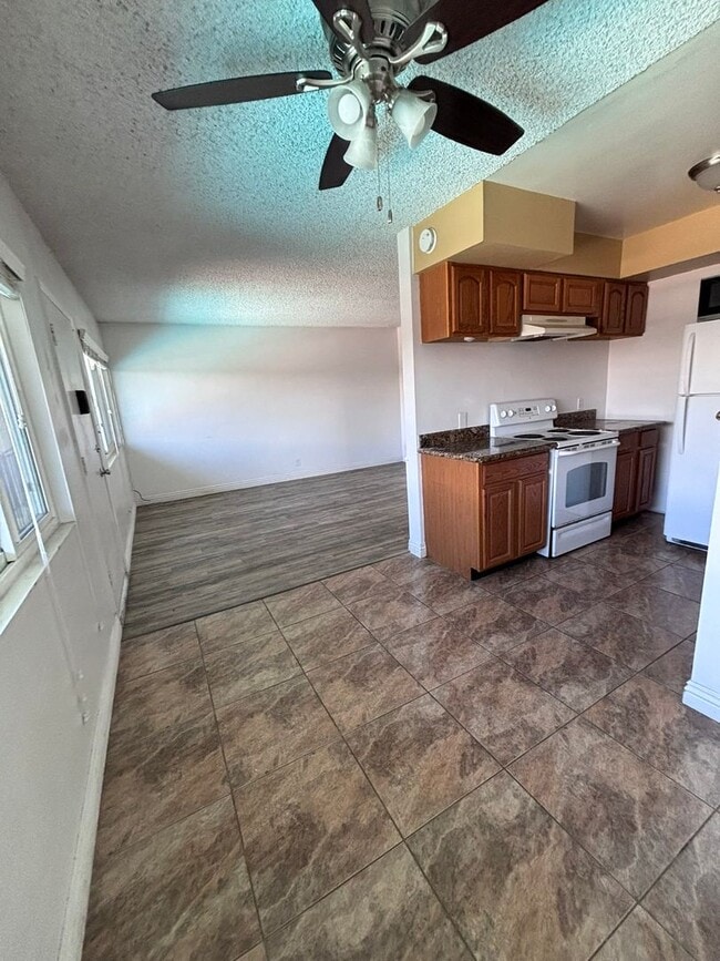 Building Photo - Spacious Beautiful North Park 1 Bed / 1 Bath with Pool