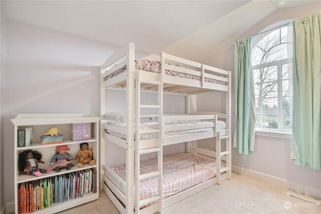 Building Photo - Well Maintained 3 Bed 2.5 Bath for Rent!