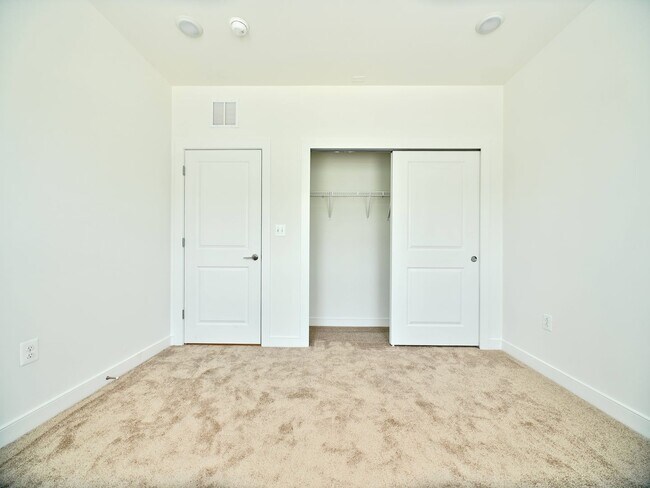 Building Photo - 16076 Frederick Rd
