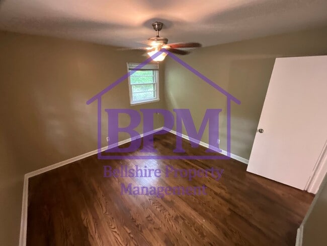Building Photo - Cozy & Freshly Updated 2 Bed / 1 Bath Home...