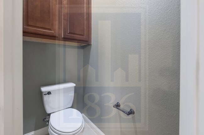 Building Photo - 2702 Lovett Ln