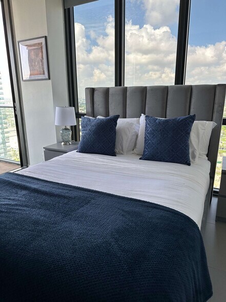 Building Photo - 1600 NE 1st Ave