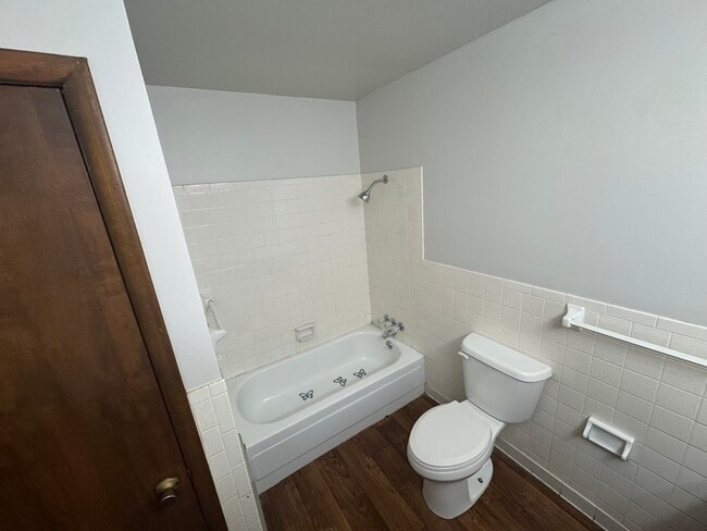 Building Photo - 605 Bayless St
