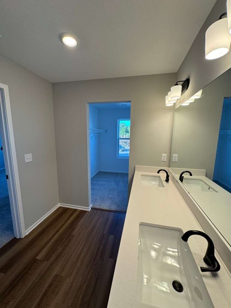 Building Photo - 1428 Vantage Dr