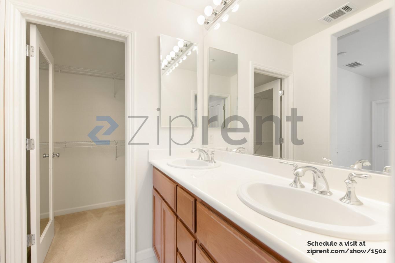 Building Photo - 400 Live Oak Way