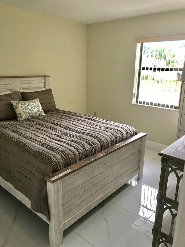 Building Photo - 15025 Brighton Ln