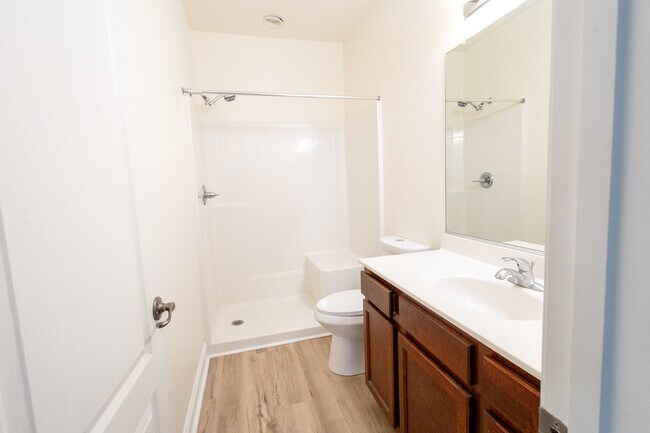 Building Photo - 956 Iron Bridge Dr