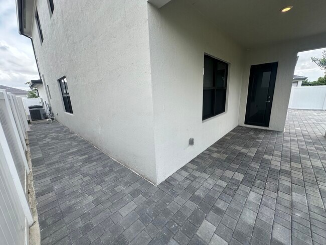 Building Photo - 17335 SW 41st St