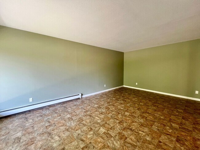 Building Photo - 1 Bedroom, 1 Bathroom Apartment In Desirable Location!