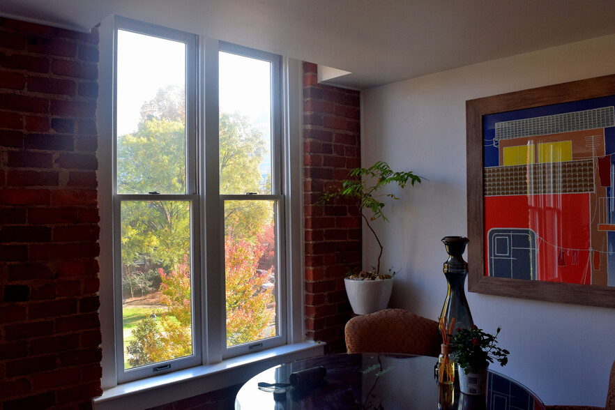 Breakfast area - 229 N Poplar St