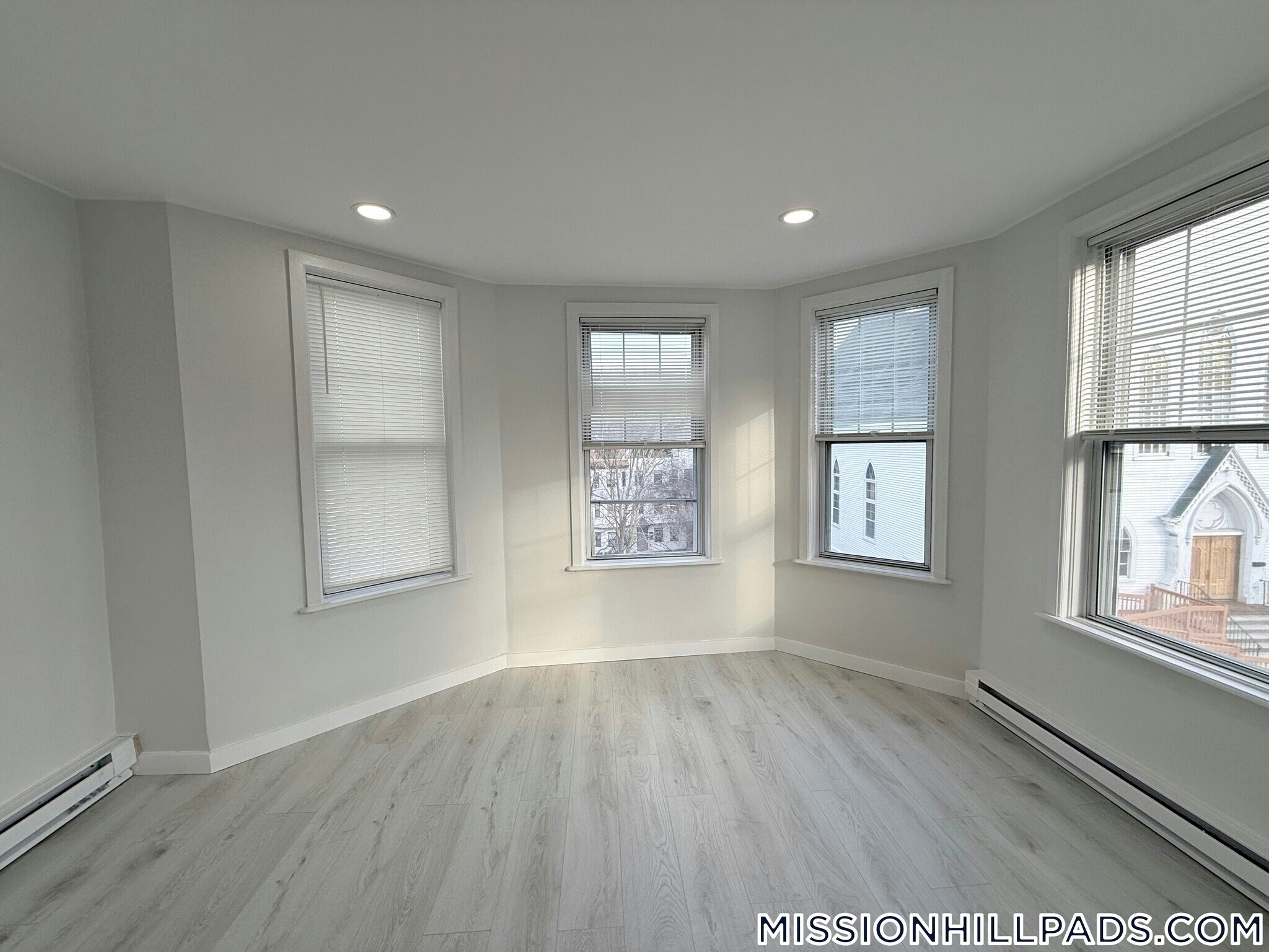 Building Photo - 739 Parker St