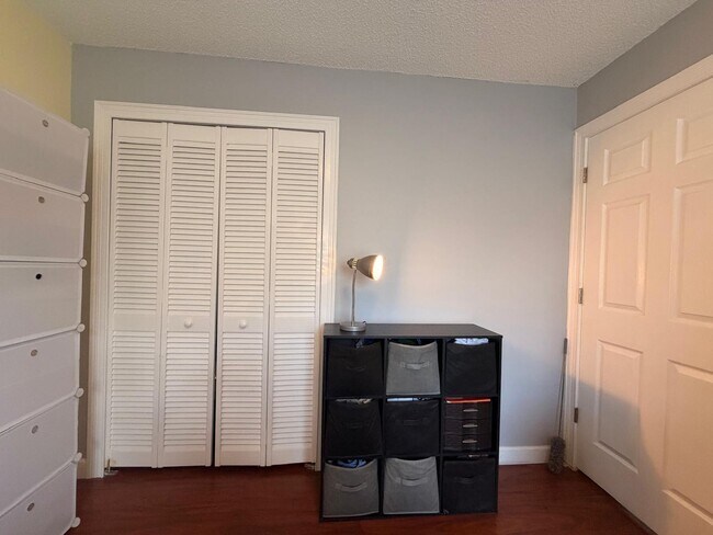 Building Photo - 1902 SW Aladdin St