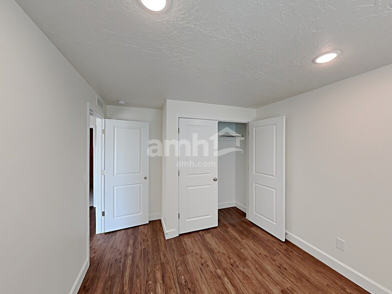 Building Photo - 1309 N Rickshaw Ln