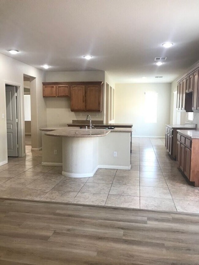 Building Photo - GATED COMMUNITY- FULLY REMODELED!