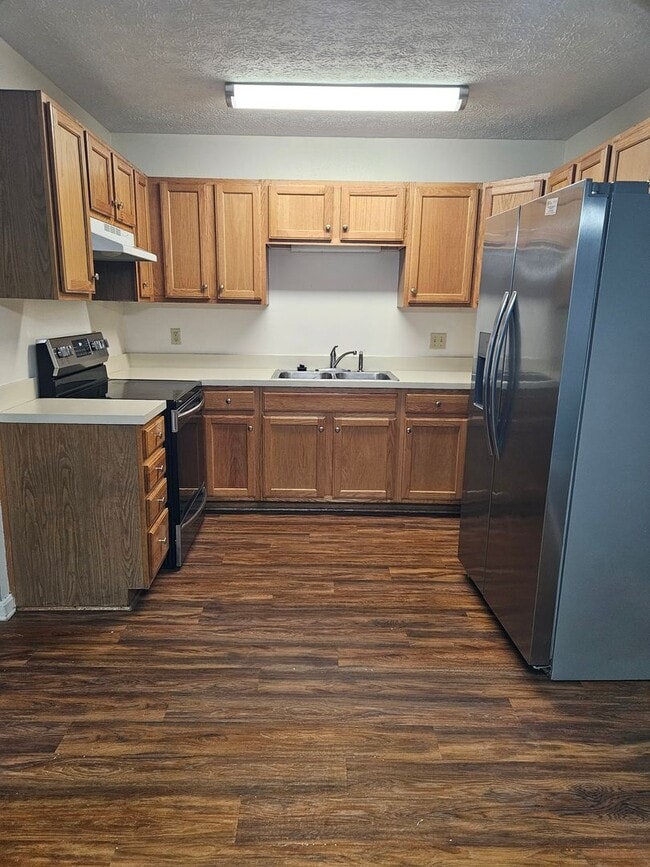 Building Photo - 104 Bitter Sweet Rd