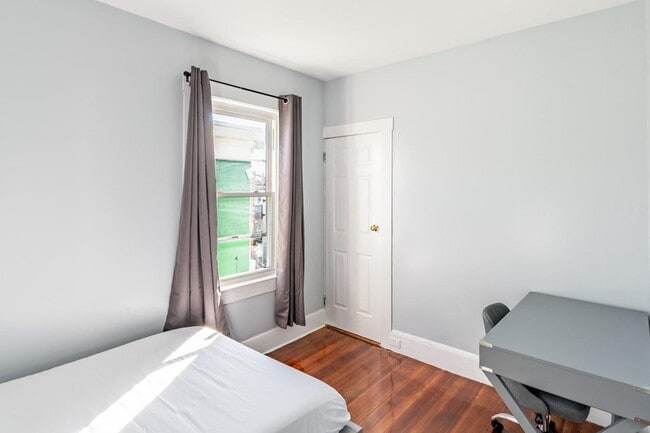 Building Photo - 15 Groom St