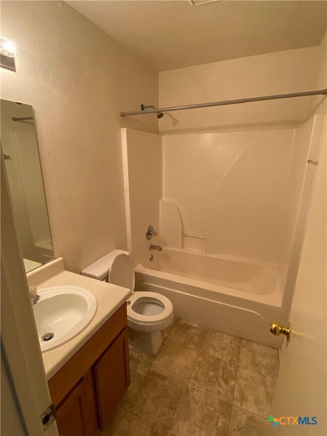 Building Photo - 3202 Hereford Ln