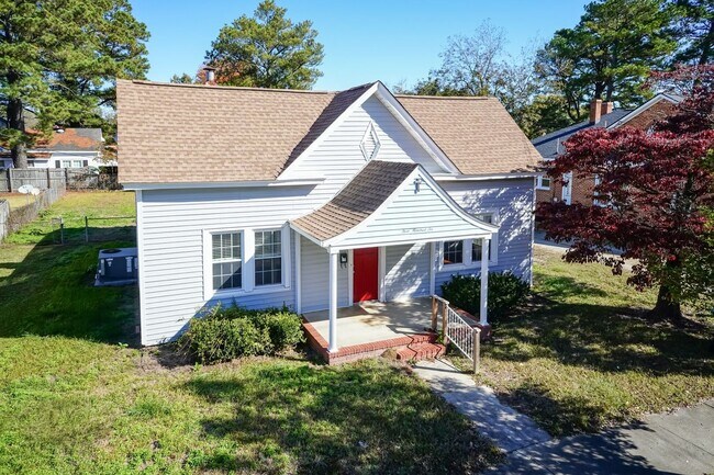 Building Photo - Four Bedroom Home!