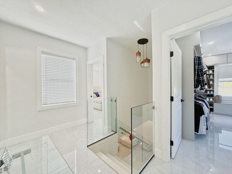 Building Photo - 927 SW 18th Ave