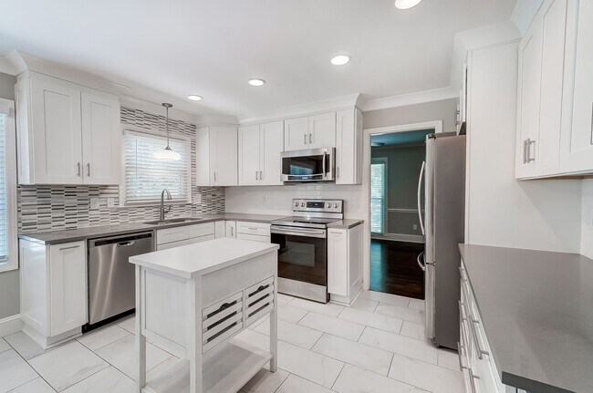 Building Photo - Fully Remodeled Ranch Style Home In South Park! (Landscaping Included)