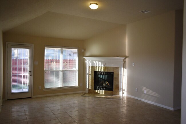 Building Photo - 3526 Lily Ranch Dr