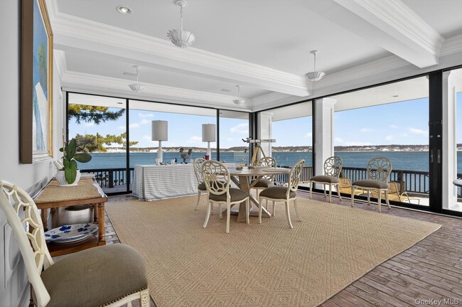 Building Photo - 336 Centre Island Rd