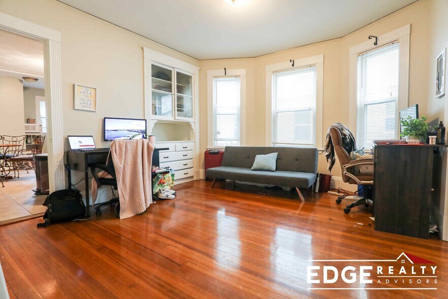 Building Photo - 39 Montfern Ave