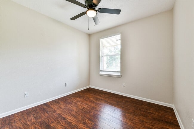 Building Photo - 304 Bellmar Ln