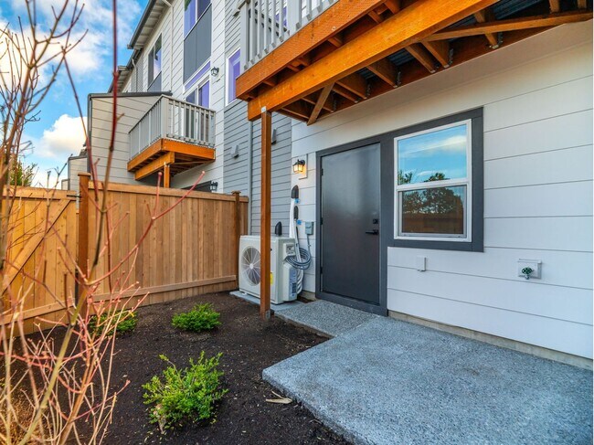Building Photo - Brand New 4 Bedroom Luxury Townhome!