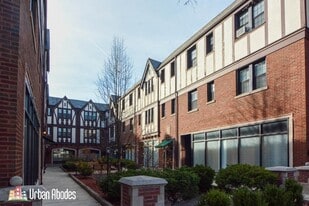 Building Photo - 922 N Green Bay Rd