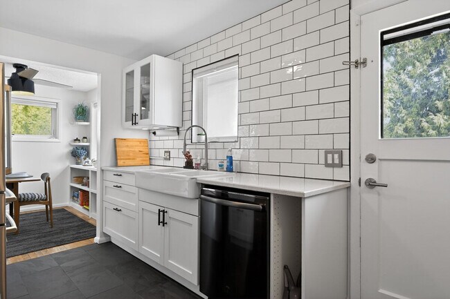 Building Photo - 9314 54th Ave S