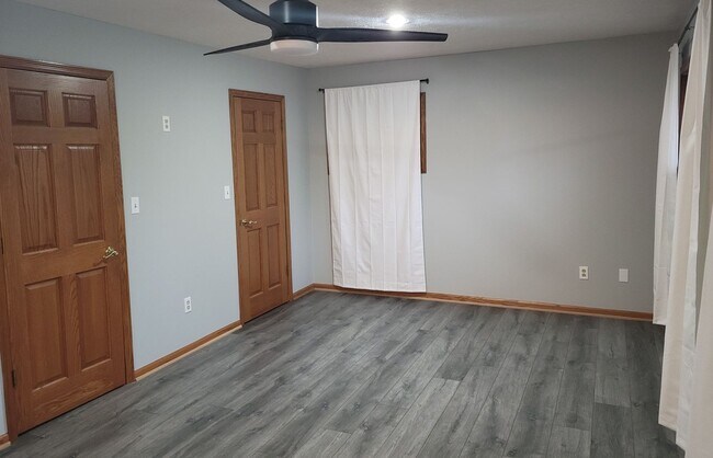 Building Photo - 3-Bedroom/2.5-Bath, Great Neighborhood