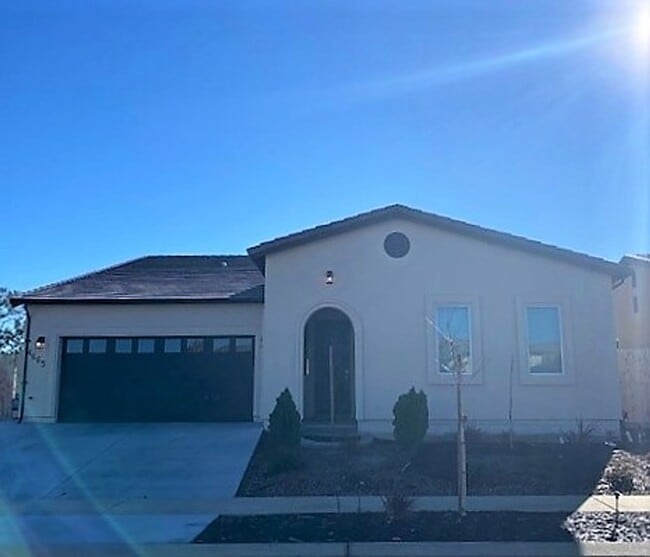 Building Photo - Don't Miss Out On This Beauty!!!