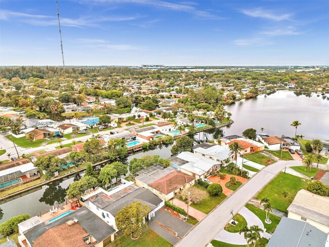 Building Photo - 6640 Evergreen Dr