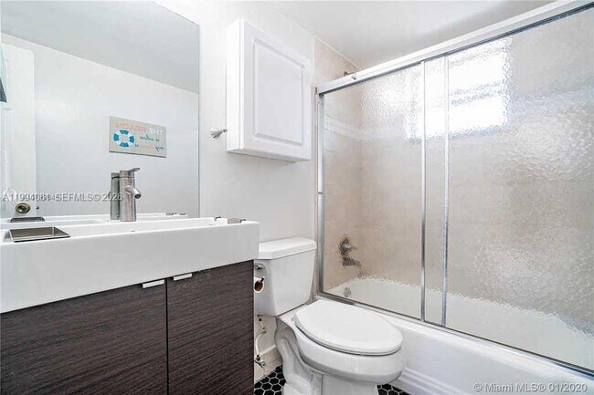 Building Photo - 220 Kings Point Dr