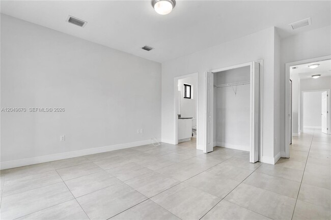 Building Photo - 4390 E 10th Ave