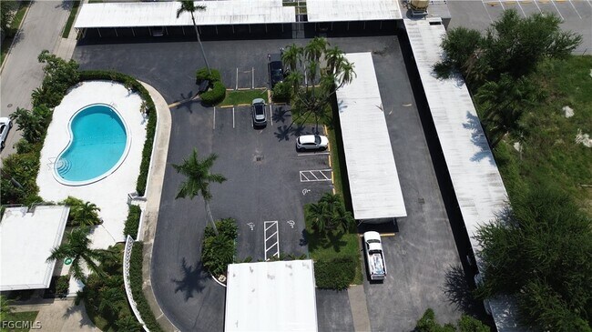 Building Photo - 1900 Clifford St