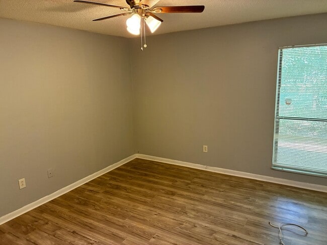 Building Photo - 5219 Plymouth St