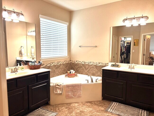 Building Photo - 22112 Rose Grass Ln
