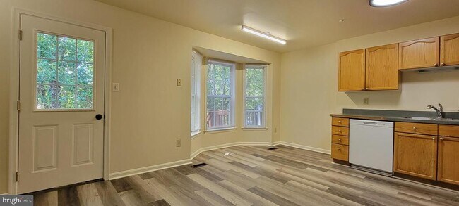 Building Photo - 601 Primus Ct